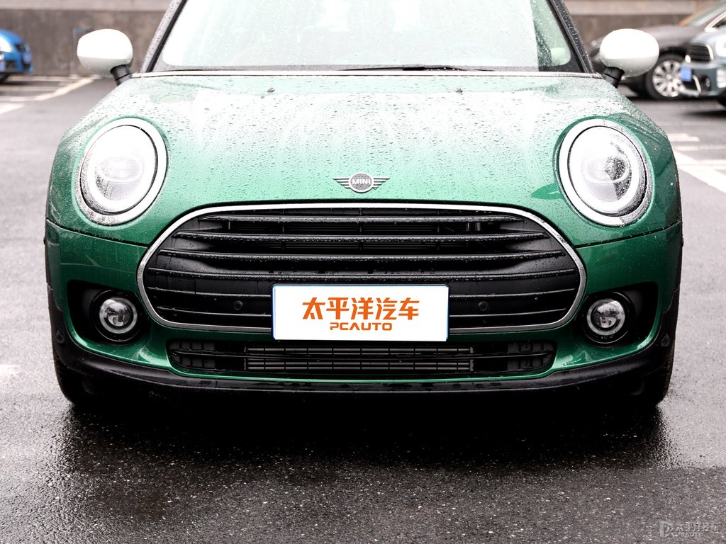 白色/英倫綠MINI CLUBMAN車頭外觀圖片