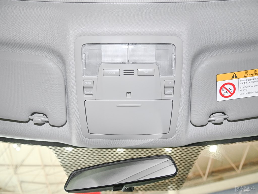 鉑青銅金屬色卡羅拉雙擎E+車(chē)廂內(nèi)飾圖片