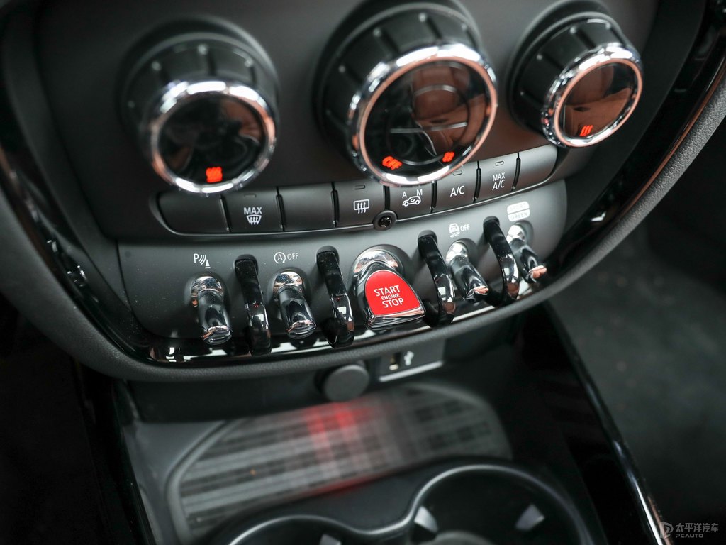 白色/英倫綠MINI CLUBMAN中控內(nèi)飾圖片