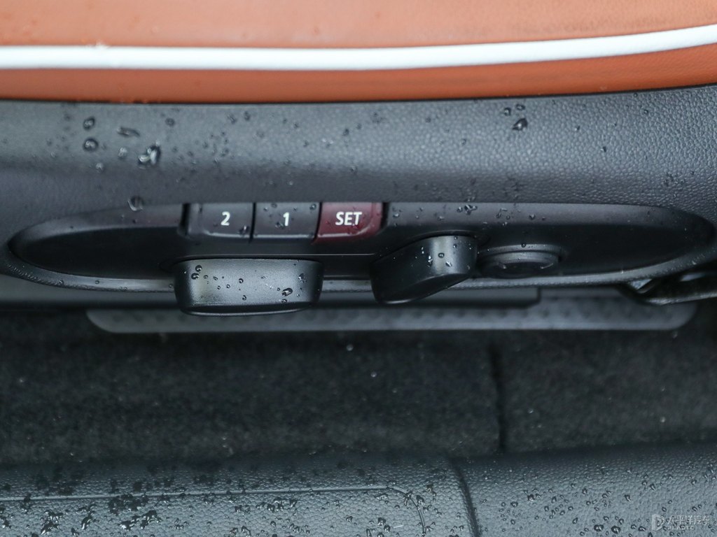 白色/英倫綠MINI CLUBMAN座椅內(nèi)飾圖片