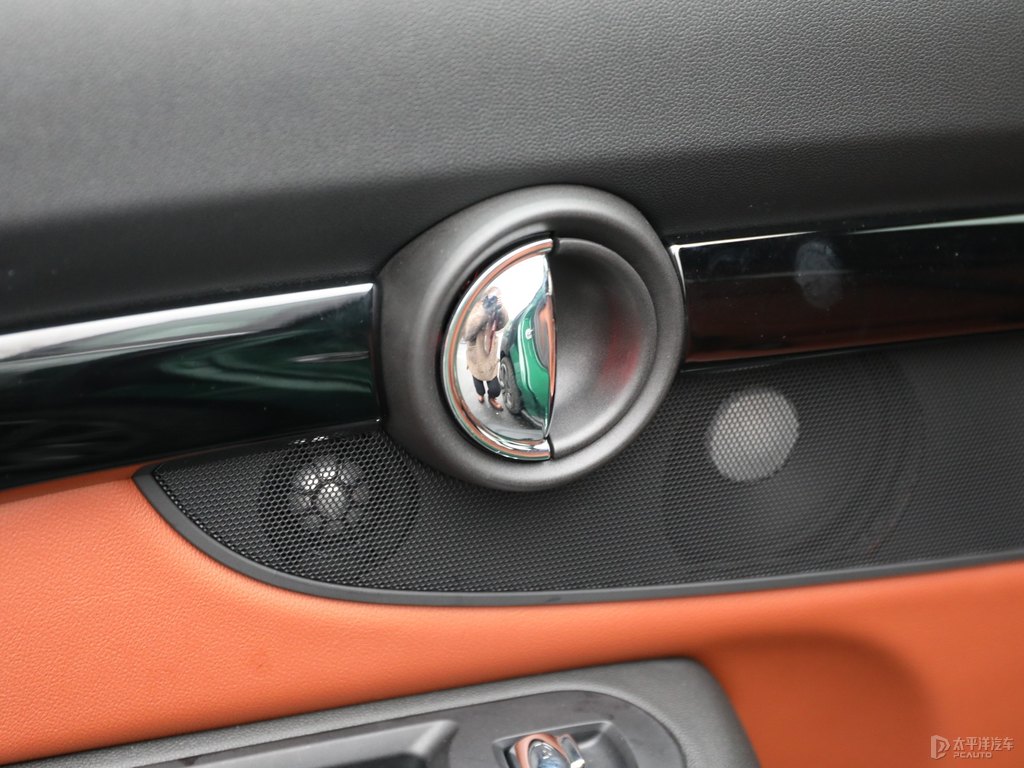 白色/英倫綠MINI CLUBMAN車(chē)廂內(nèi)飾圖片
