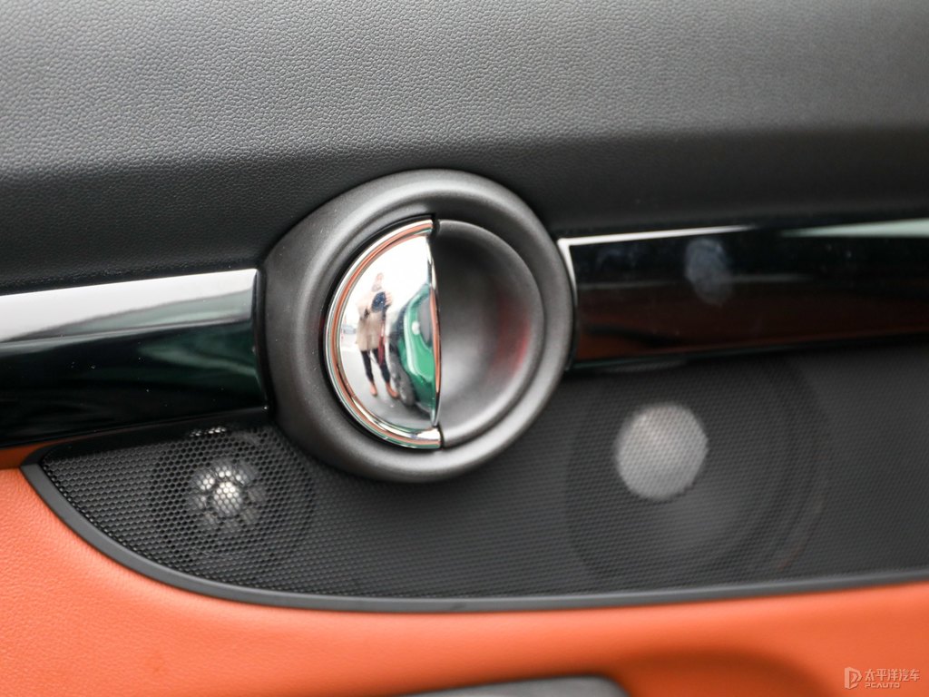 白色/英倫綠MINI CLUBMAN車廂內(nèi)飾圖片