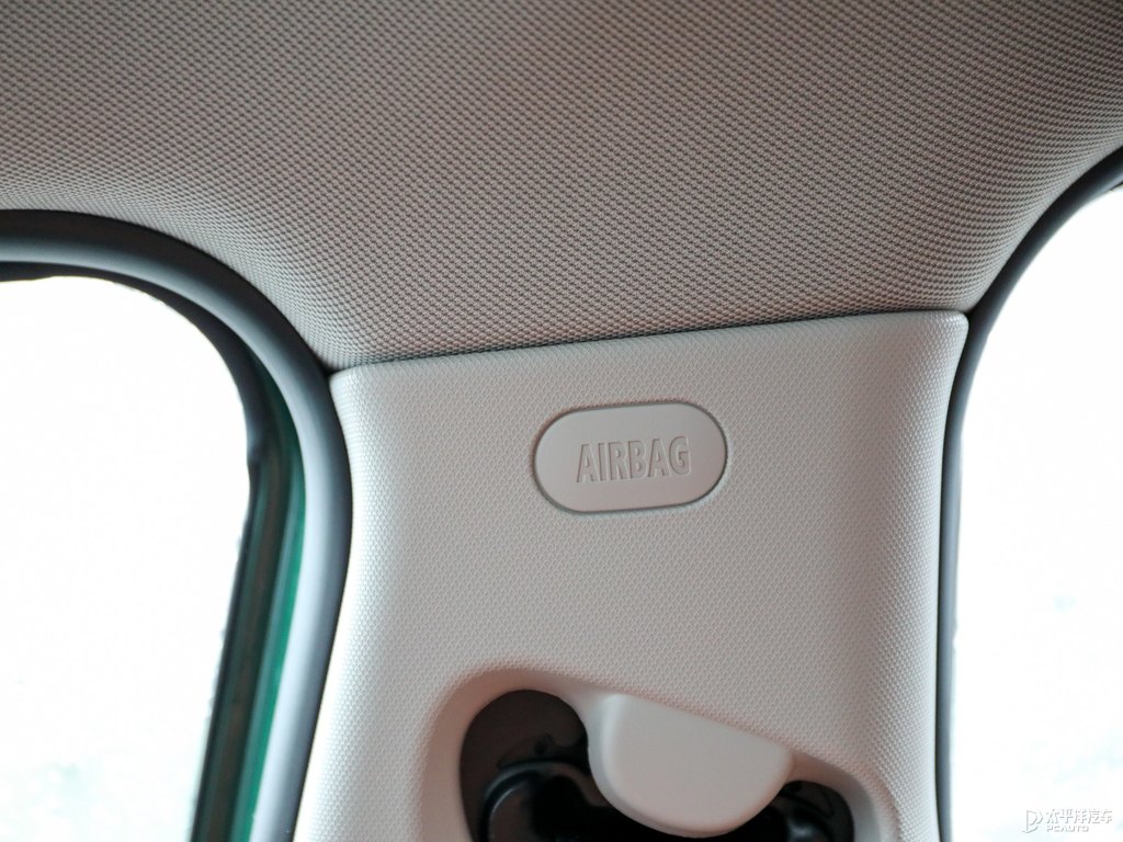 白色/英倫綠MINI CLUBMAN車廂內(nèi)飾圖片