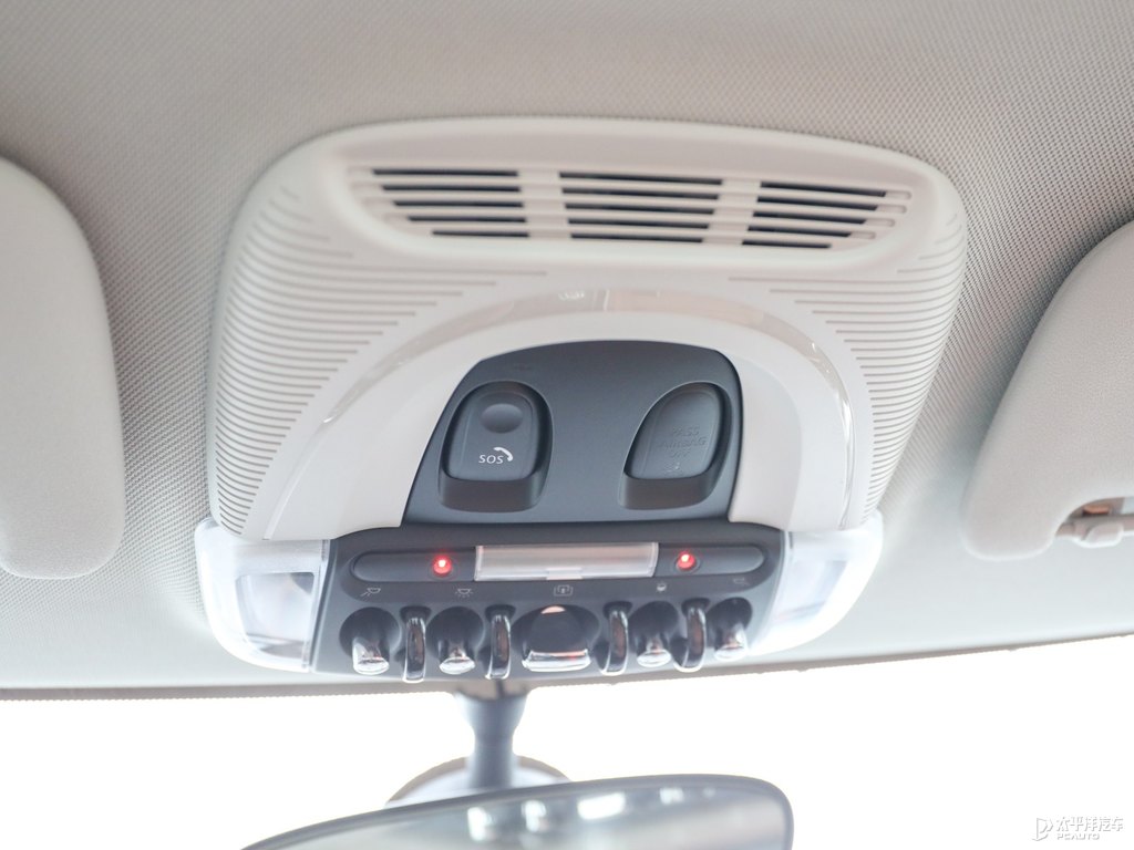 白色/英倫綠MINI CLUBMAN車廂內(nèi)飾圖片