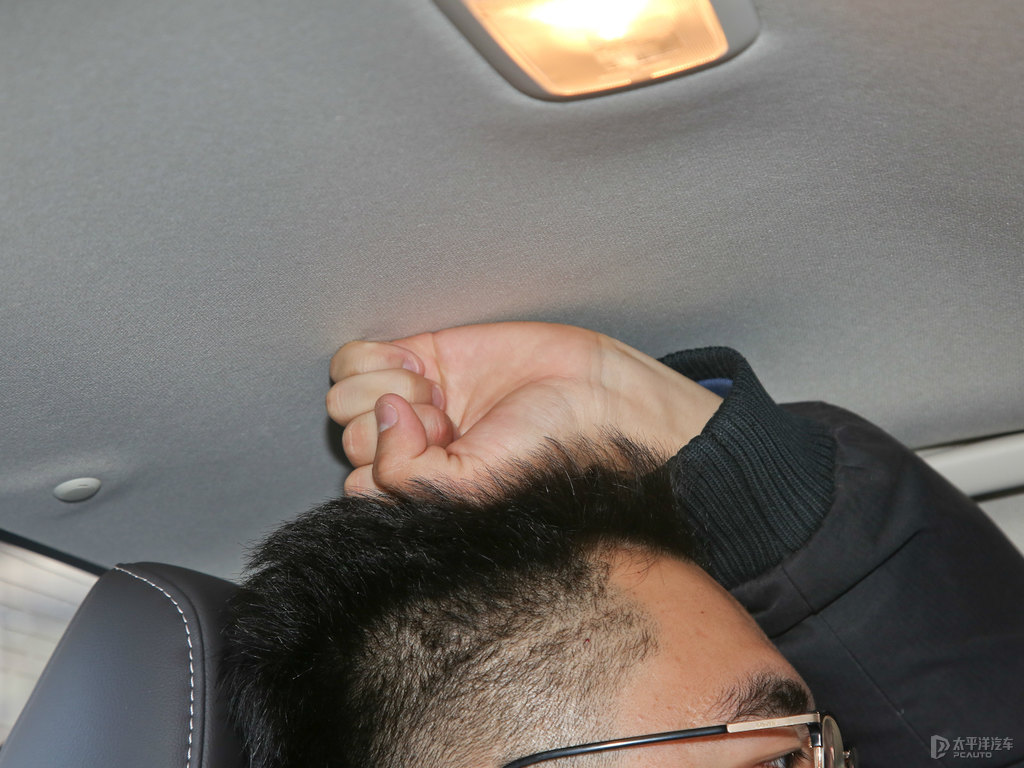 鉑青銅色卡羅拉駕乘空間空間圖片