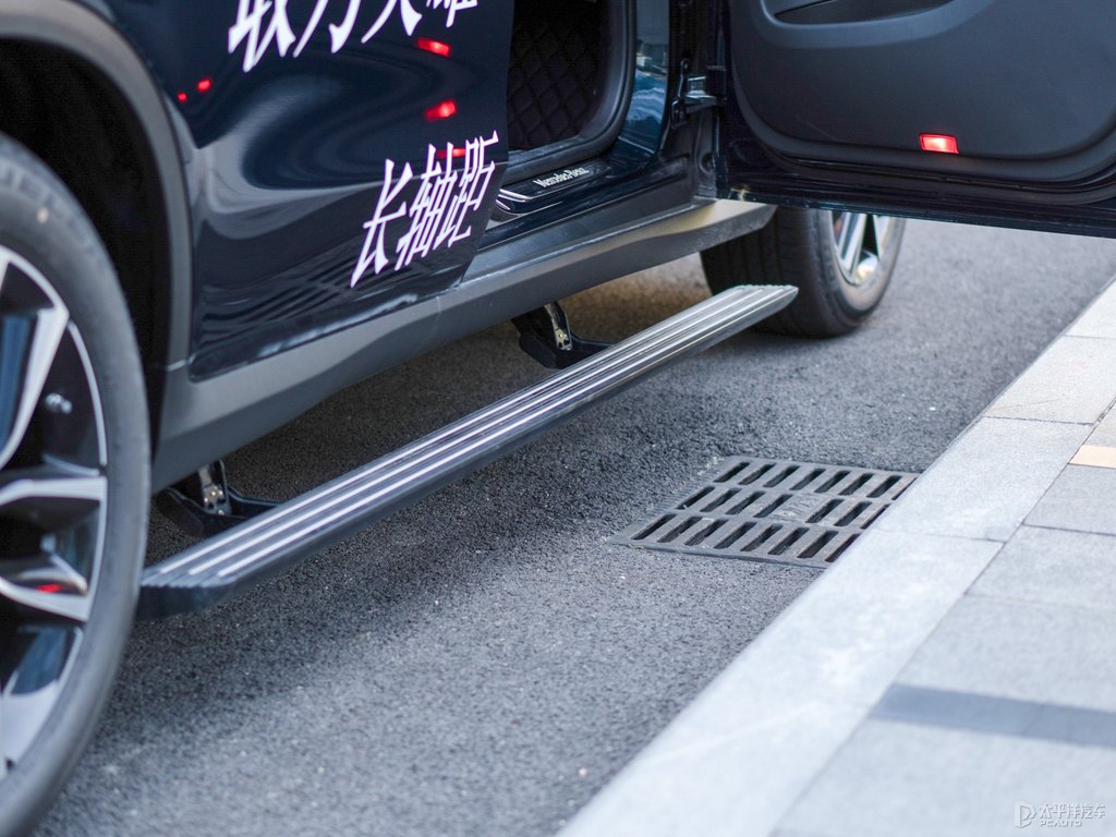 松石綠奔馳GLC車身外觀圖片