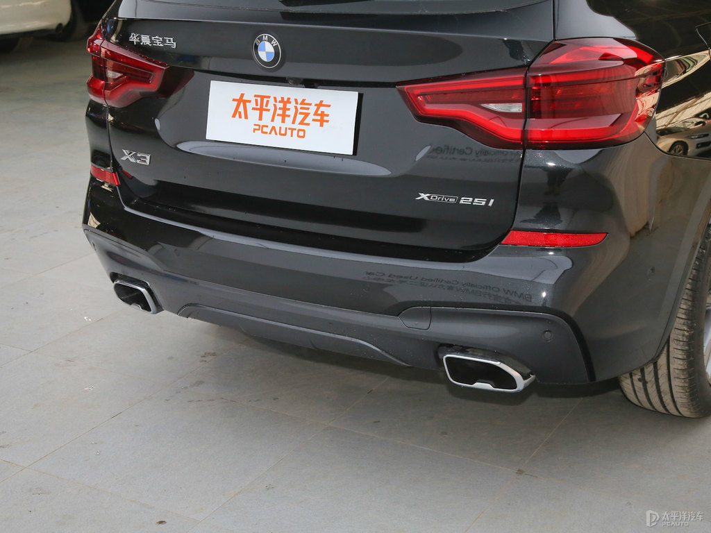 碳黑寶馬X3車尾外觀圖片