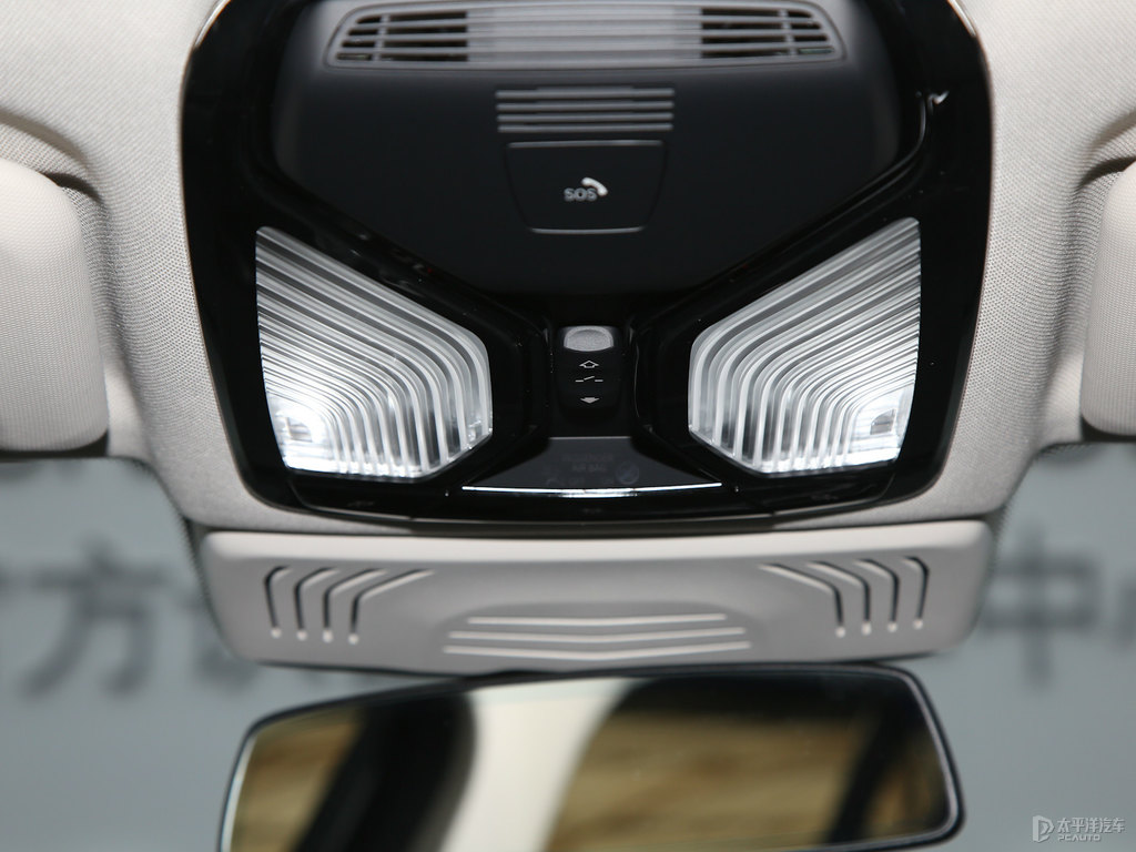 碳黑寶馬X3車廂內(nèi)飾圖片