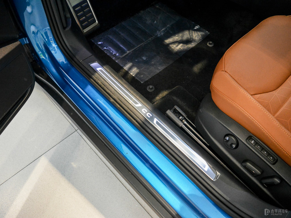 海迷藍(lán)大眾CC車廂內(nèi)飾圖片