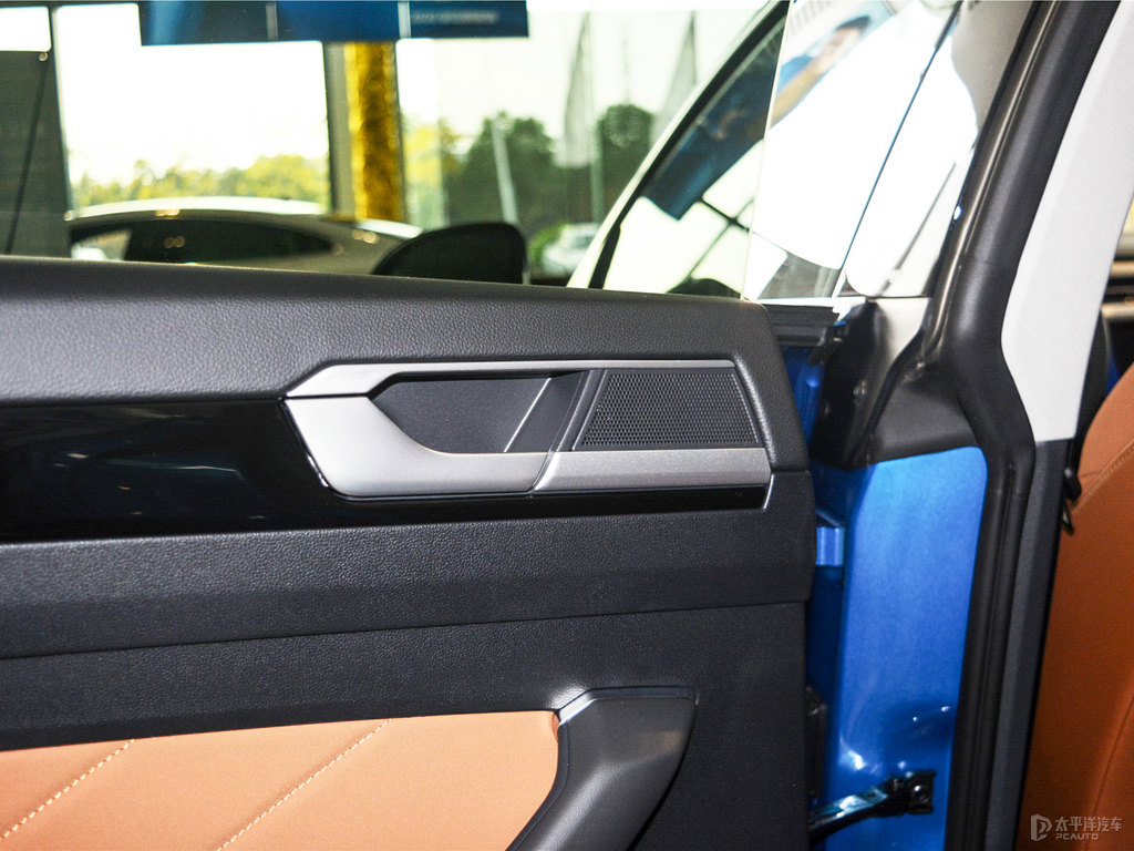 海迷藍(lán)大眾CC車廂內(nèi)飾圖片