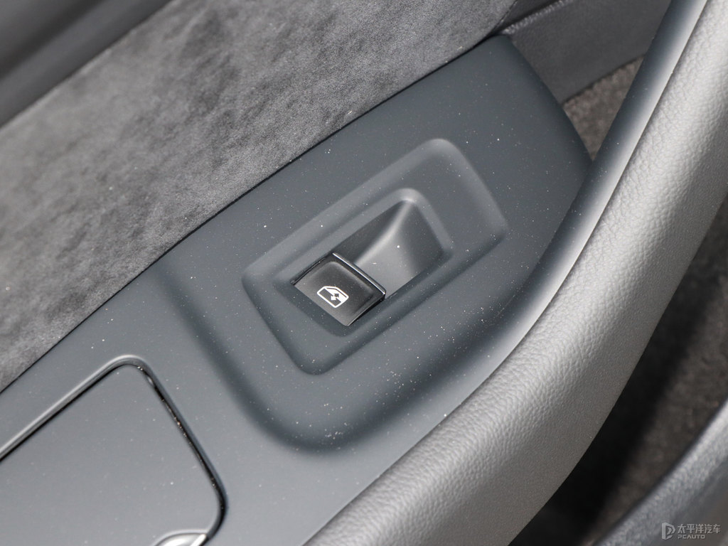 幻影黑邁騰車廂內(nèi)飾圖片