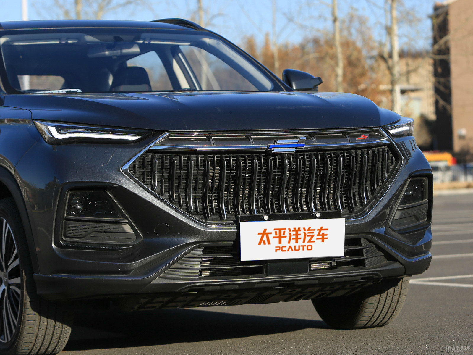 長安歐尚X5外觀高清大圖