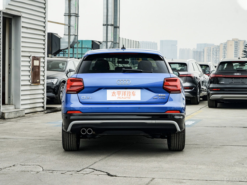 鸚鵡藍(lán)奧迪Q2L整車外觀外觀圖片