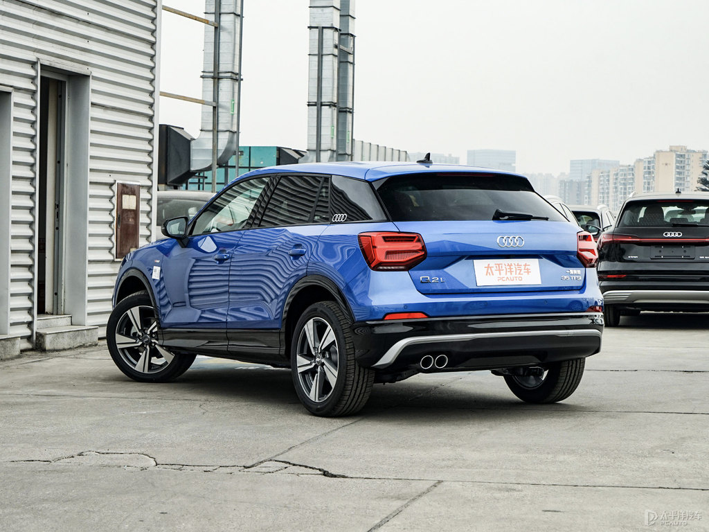 鸚鵡藍(lán)奧迪Q2L整車外觀外觀圖片