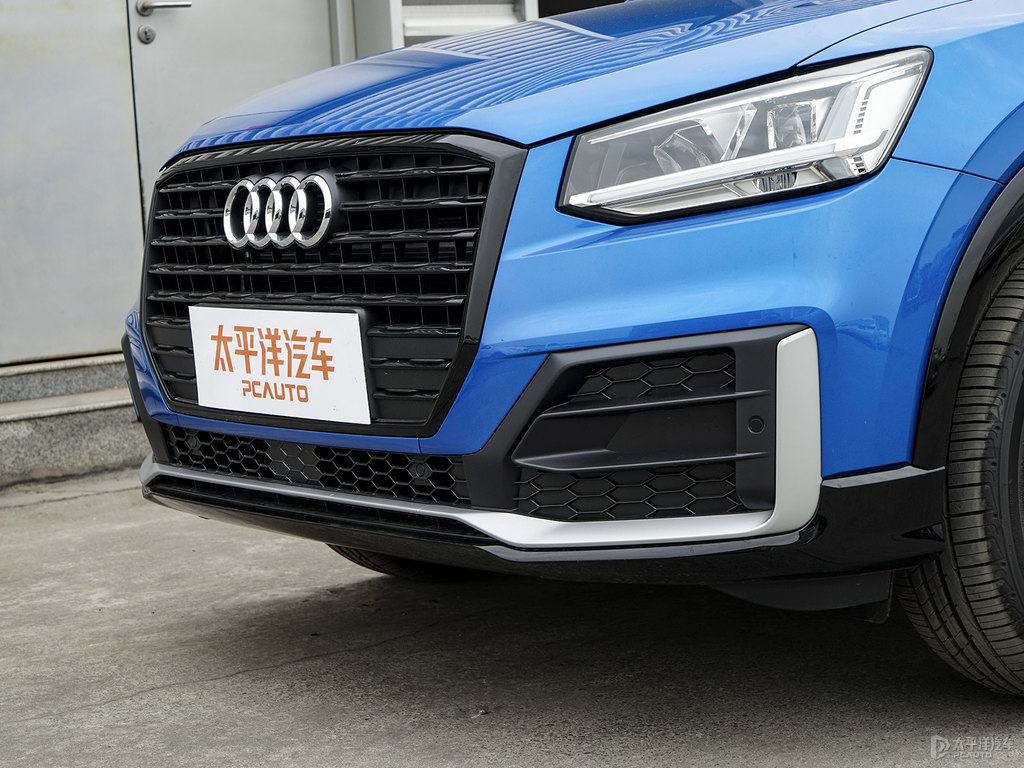 鸚鵡藍(lán)奧迪Q2L車頭外觀圖片