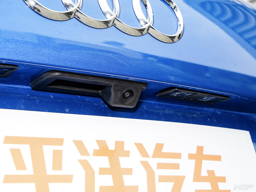 鸚鵡藍奧迪Q2L車尾外觀圖片