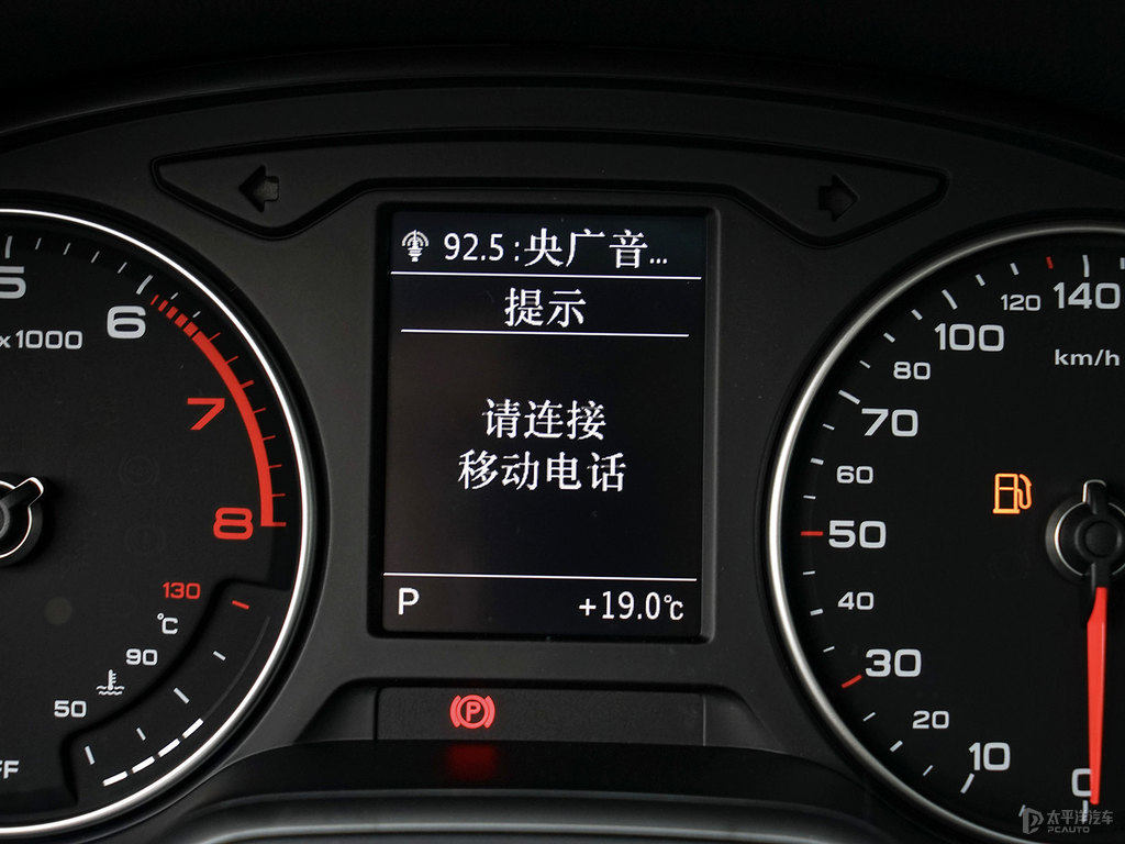 納諾灰奧迪Q2L中控內(nèi)飾圖片