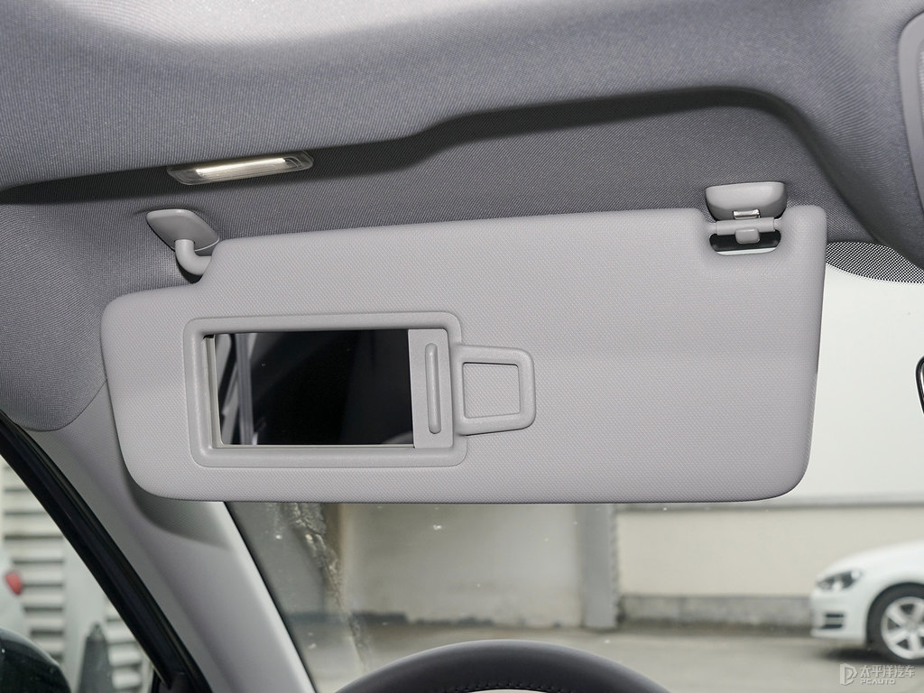 納諾灰奧迪Q2L車廂內飾圖片