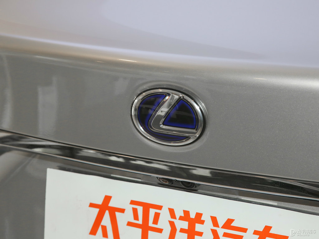 超音速銥澤銀雷克薩斯LS車尾外觀圖片
