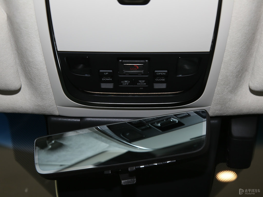 超音速銥澤銀雷克薩斯LS車廂內(nèi)飾圖片