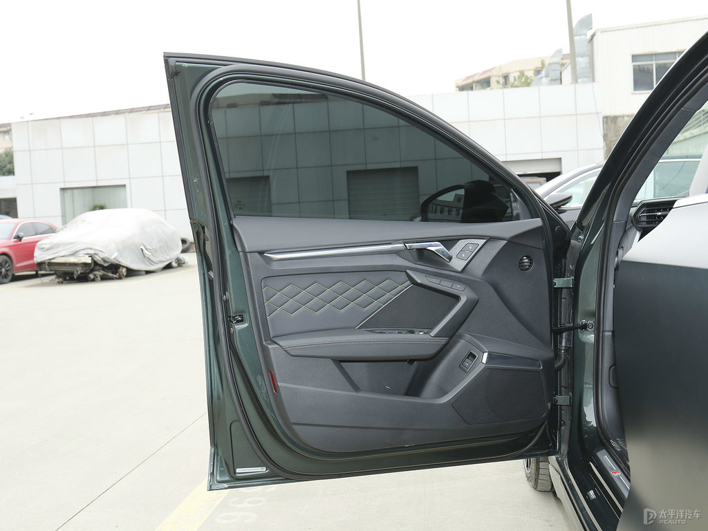 啞光哥特蘭綠奧迪A3車廂內(nèi)飾圖片