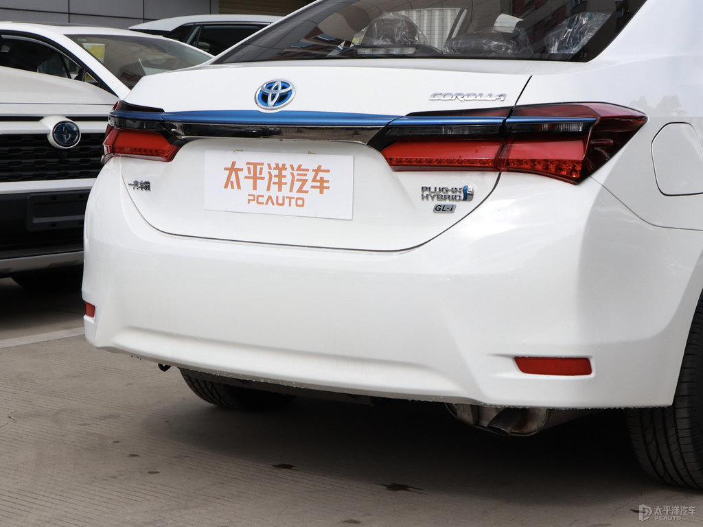 超級白色卡羅拉雙擎E+車尾外觀圖片