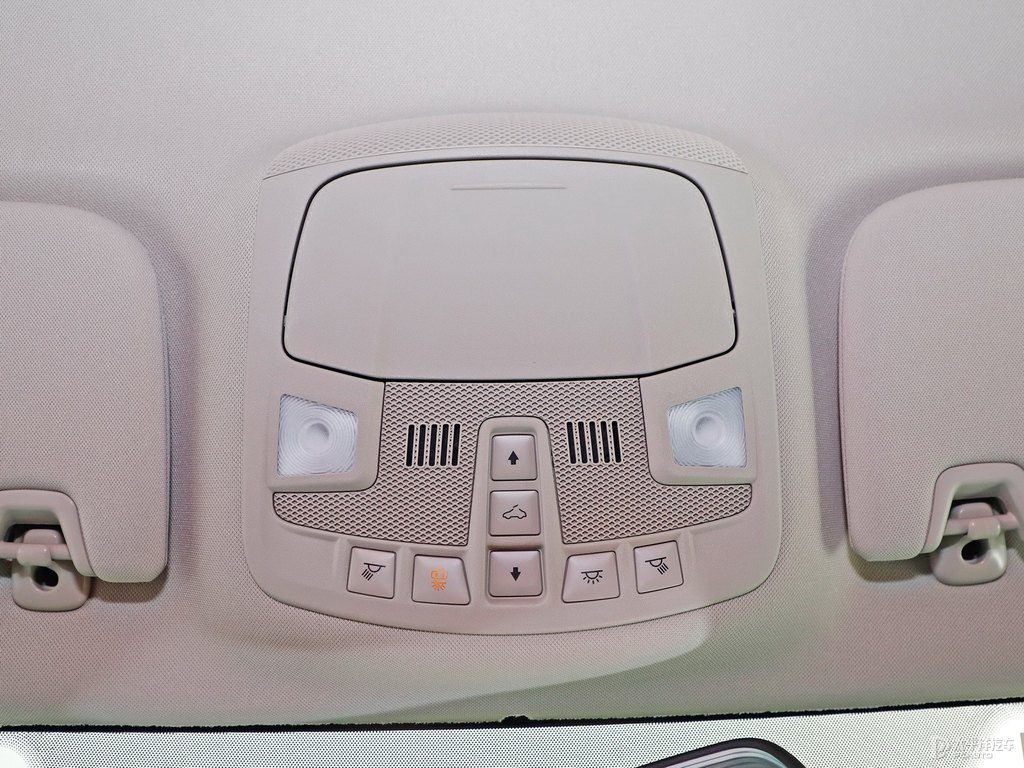星際黑蒙迪歐車廂內(nèi)飾圖片