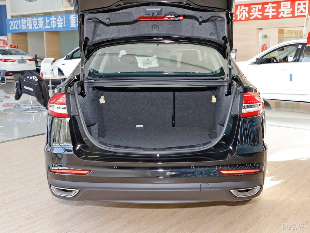 星際黑蒙迪歐后備廂空間圖片