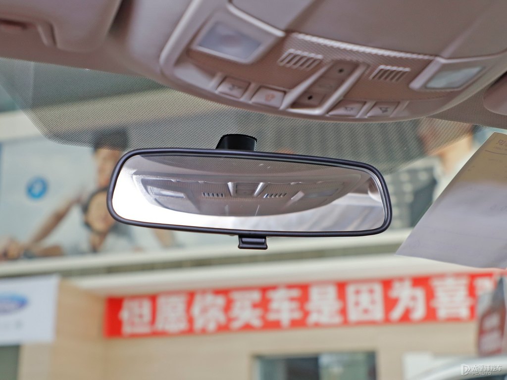 星際黑蒙迪歐車廂內(nèi)飾圖片