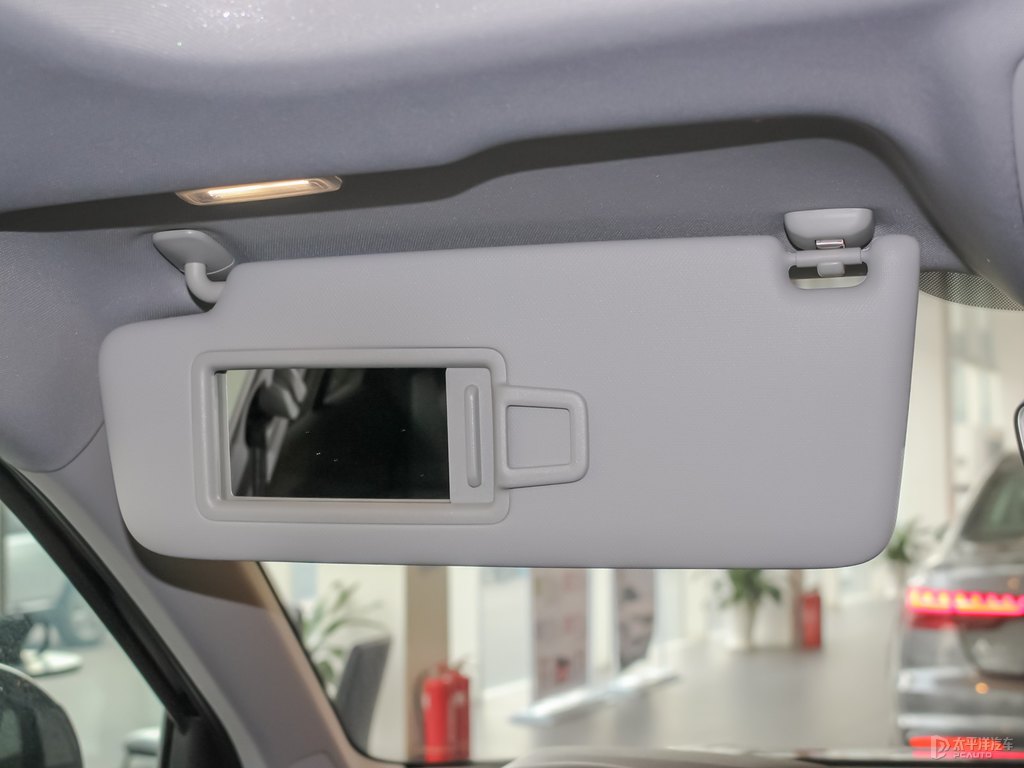 極光紫奧迪Q2L車廂內(nèi)飾圖片