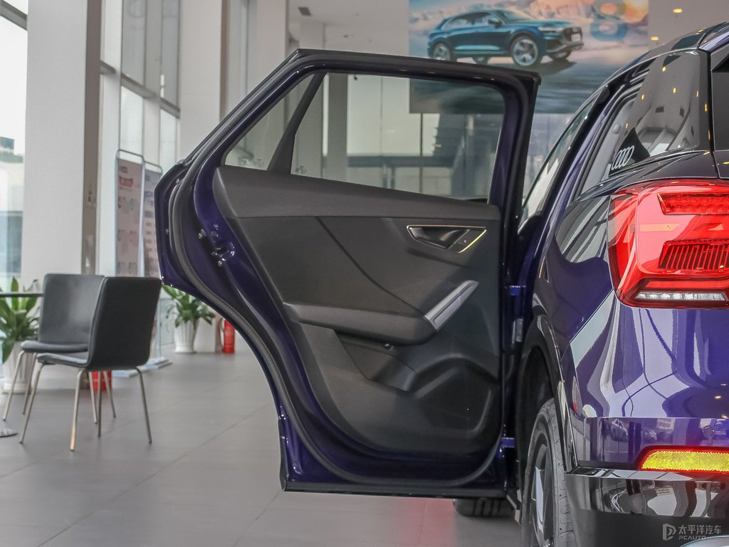 極光紫奧迪Q2L車廂內(nèi)飾圖片