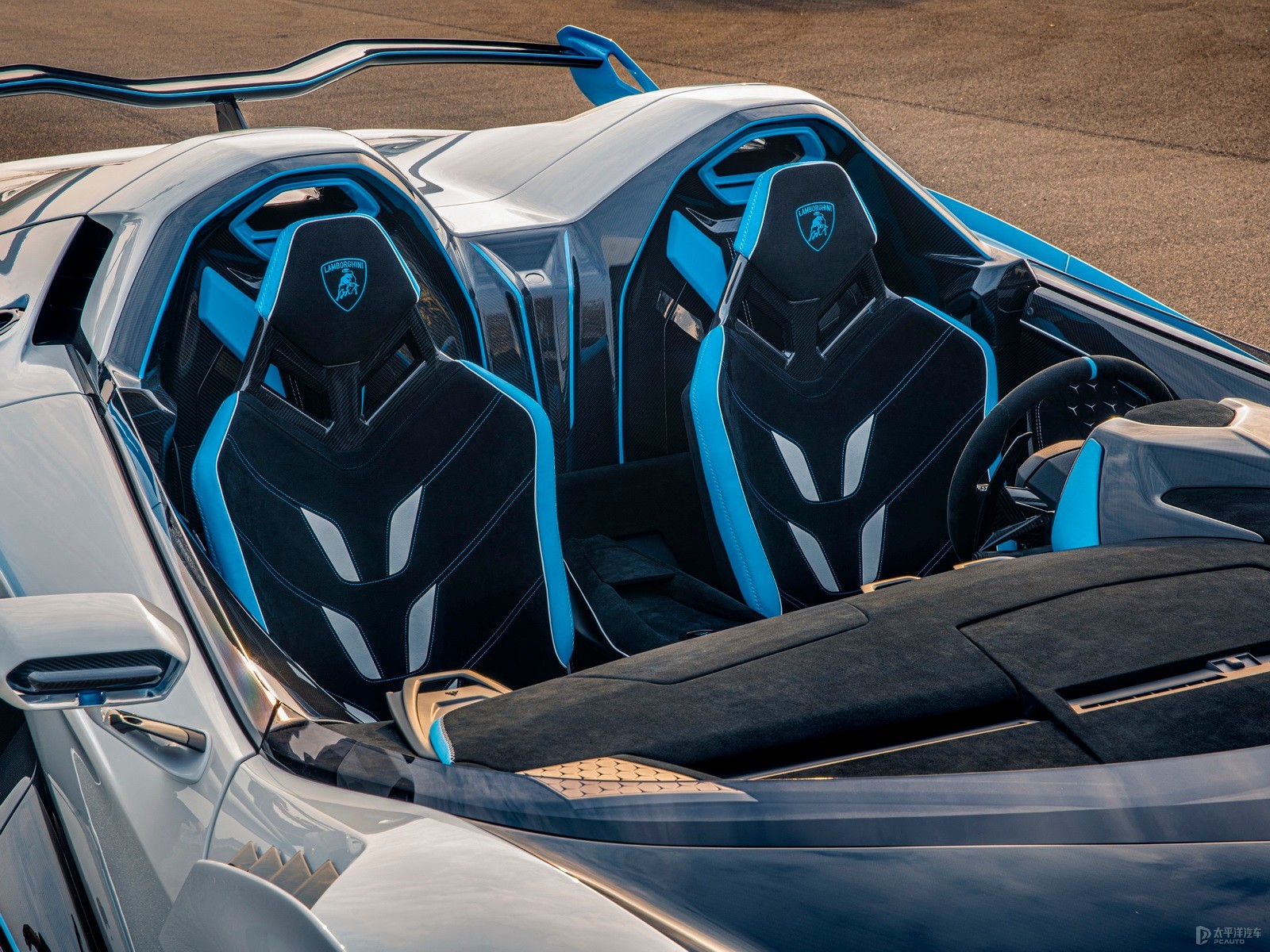 Aventador官圖高清大圖