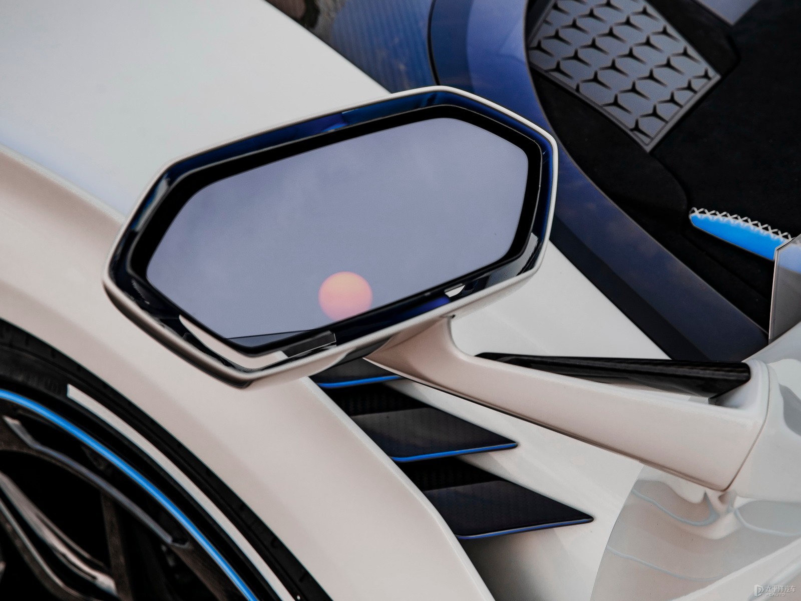 Aventador官圖高清大圖