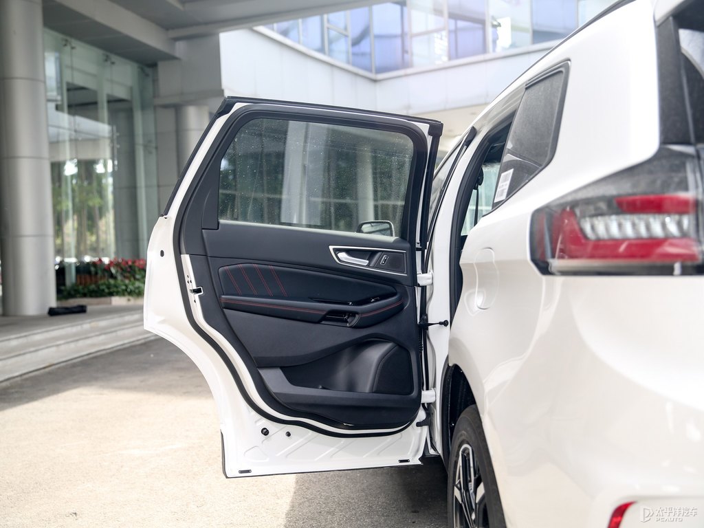 皓月白銳界L車廂內(nèi)飾圖片