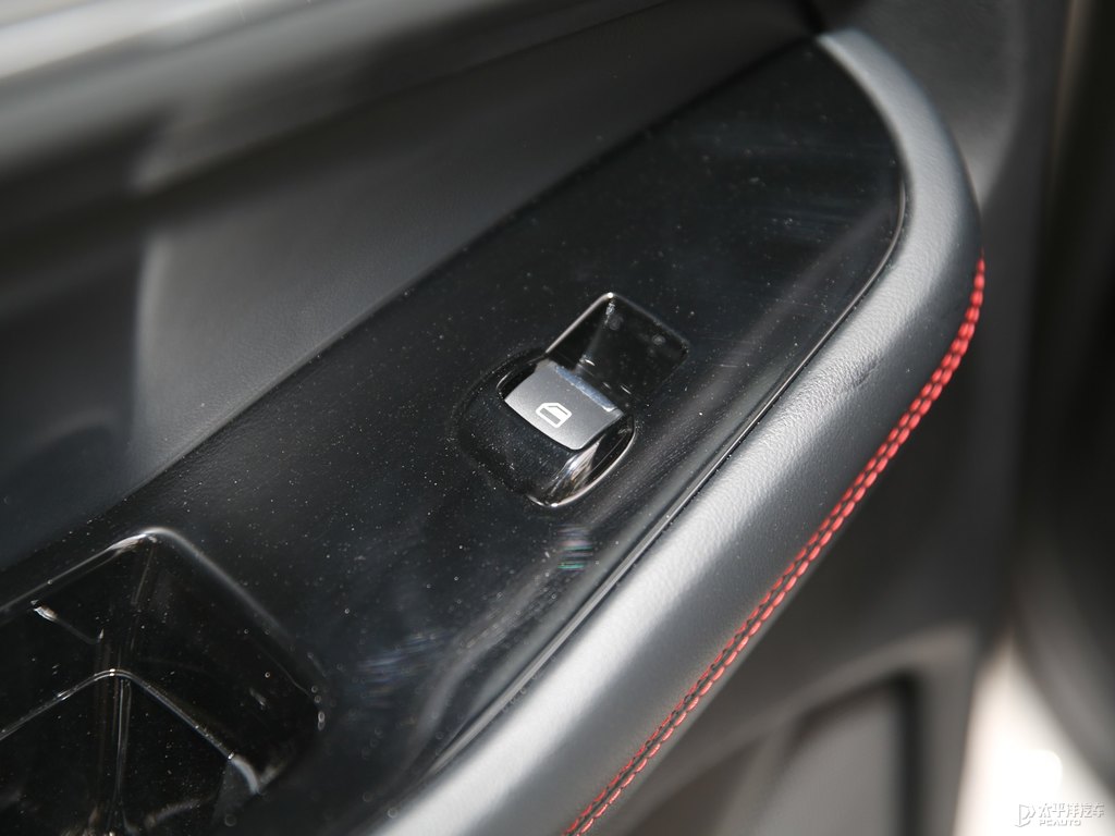 皓月白銳界L車廂內(nèi)飾圖片