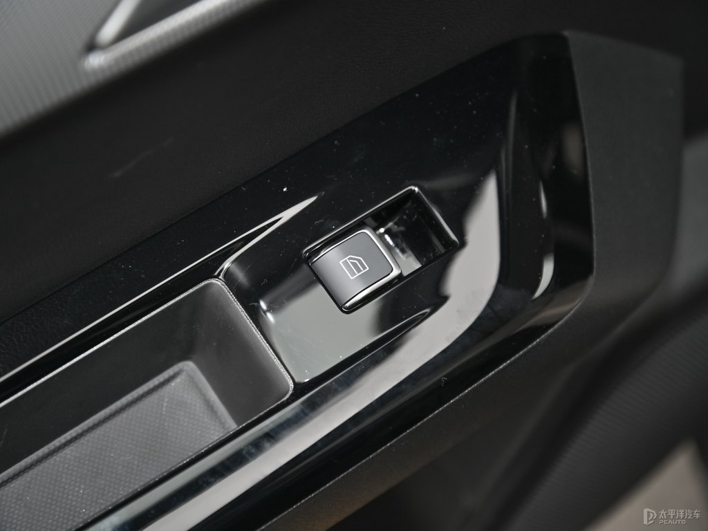 靜謐黑小鵬G3車廂內(nèi)飾圖片