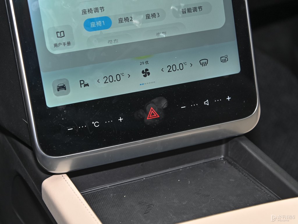 靜謐黑小鵬G3中控內(nèi)飾圖片