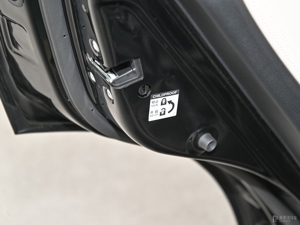 靜謐黑小鵬G3車廂內(nèi)飾圖片