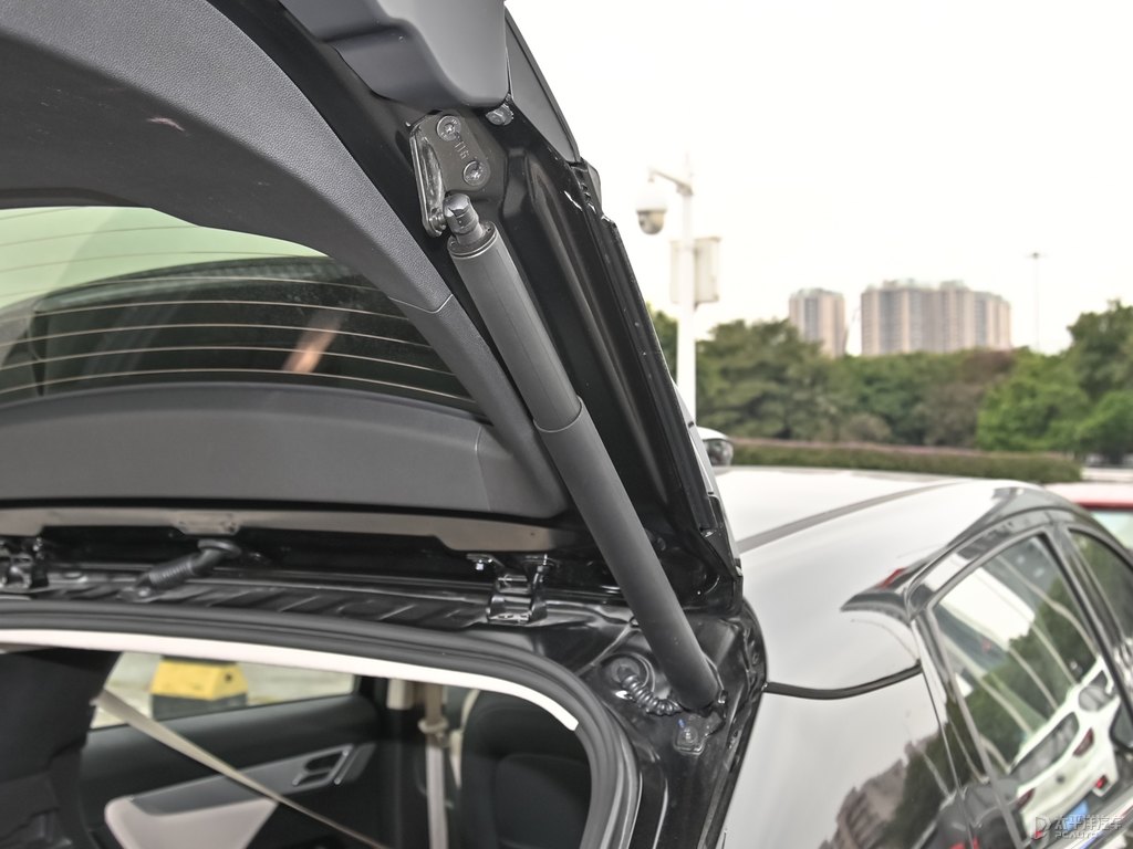 靜謐黑小鵬G3后備廂空間圖片