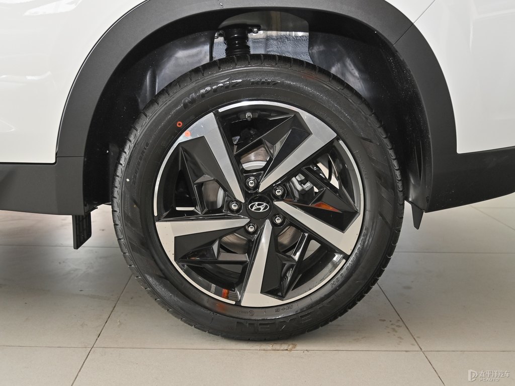 極地白北京現(xiàn)代ix35車身外觀圖片