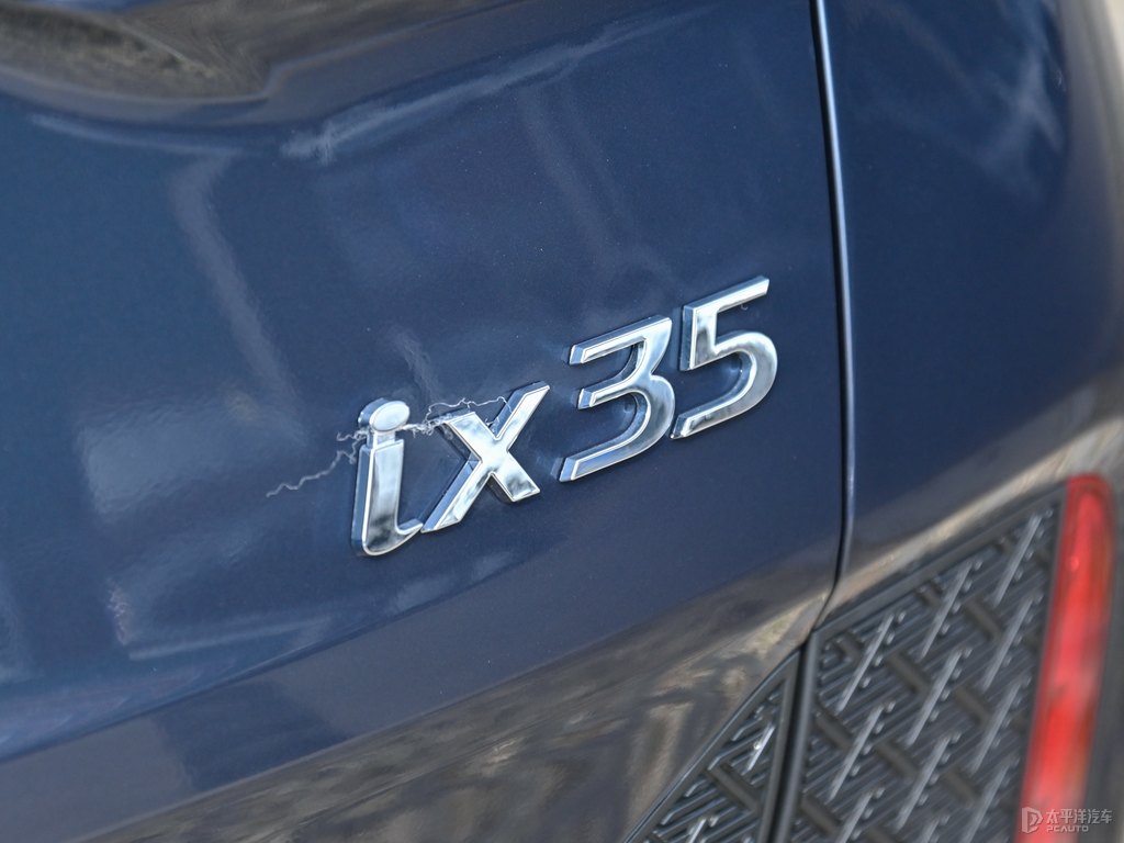 午夜藍北京現(xiàn)代ix35車尾外觀圖片