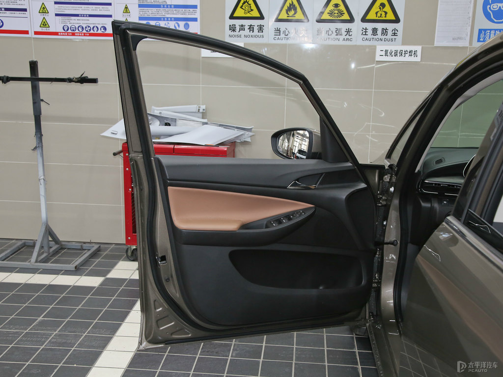麥田金別克GL6車廂內(nèi)飾圖片