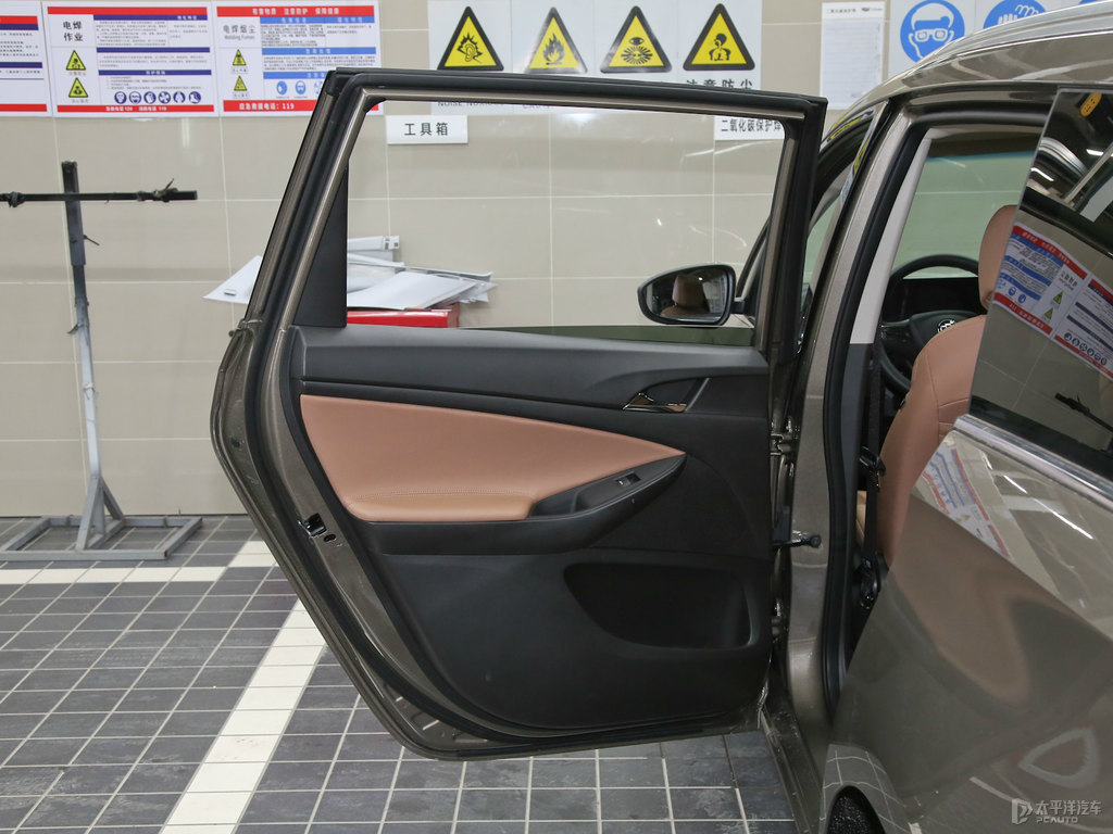 麥田金別克GL6車廂內(nèi)飾圖片