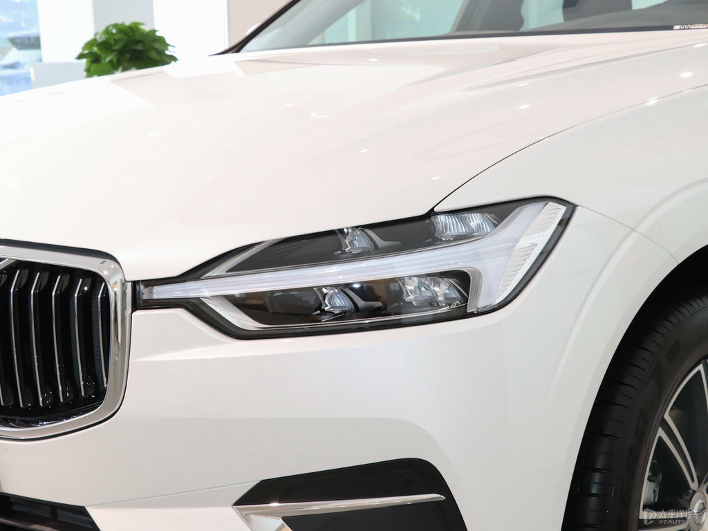 水晶白沃爾沃XC60車頭外觀圖片