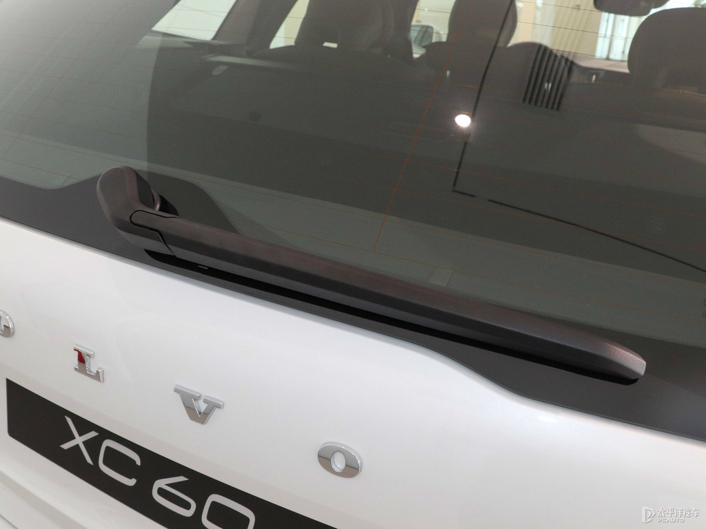 水晶白沃爾沃XC60車尾外觀圖片