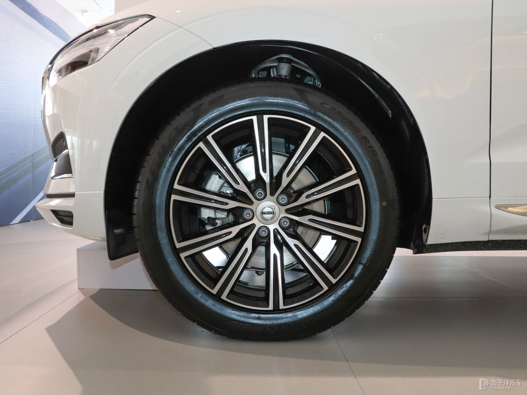 水晶白沃爾沃XC60車身外觀圖片