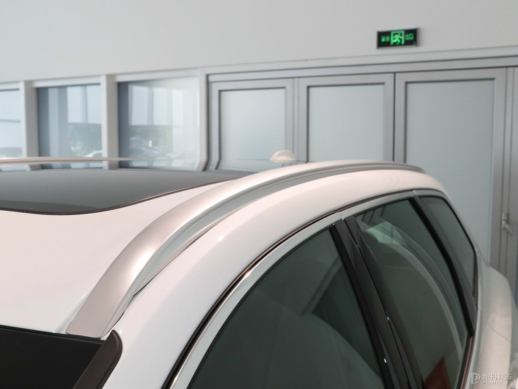 水晶白沃爾沃XC60車身外觀圖片