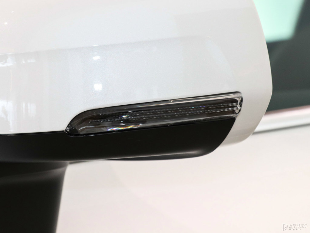 水晶白沃爾沃XC60車身外觀圖片