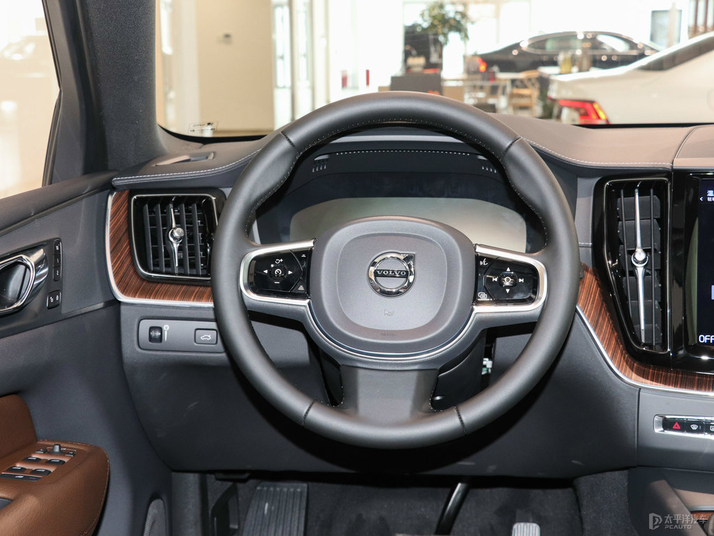水晶白沃爾沃XC60中控內(nèi)飾圖片