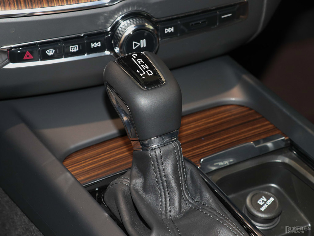水晶白沃爾沃XC60中控內(nèi)飾圖片